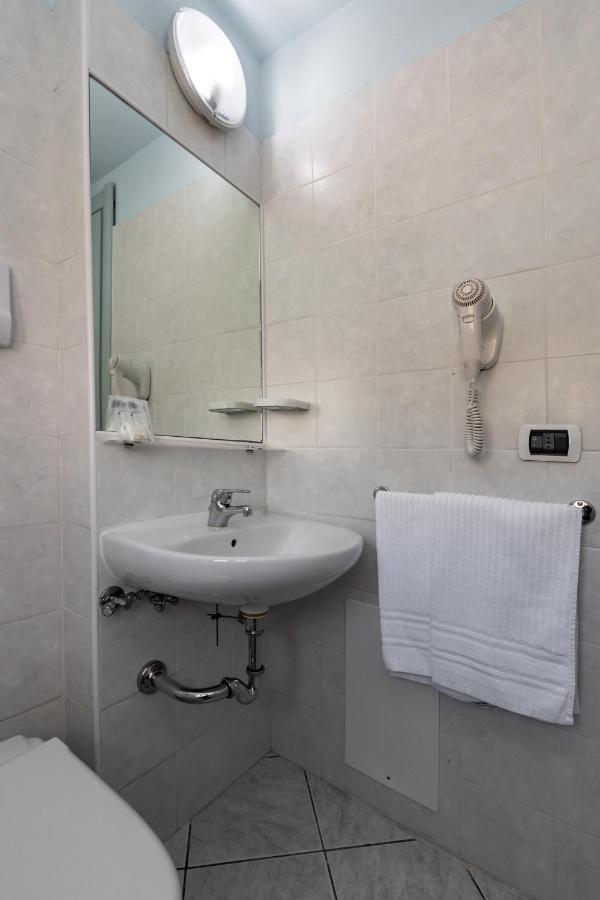 Quasar Hotel